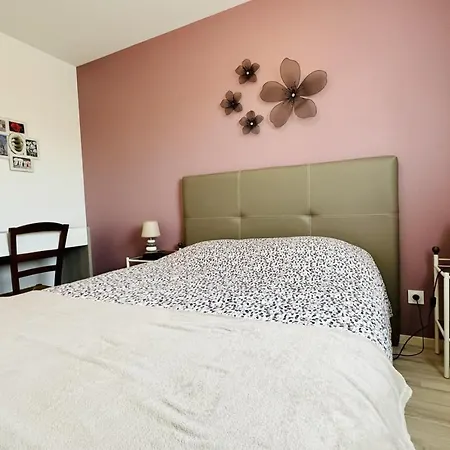 Bien Situe Aux Sables Dolonne Proche Commodites Avec Parking *